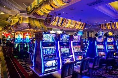 Fa Cai Shen Deluxe slot game interface on mobile phone