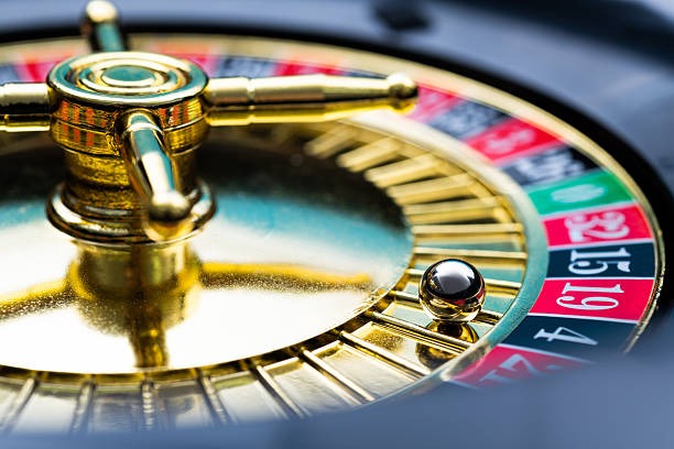 Card dealing animation showing player and banker hands